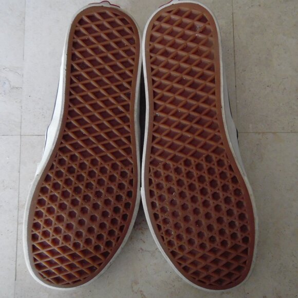 VANS womens size 8.5 but they are stained sorry - Picture 6 of 9